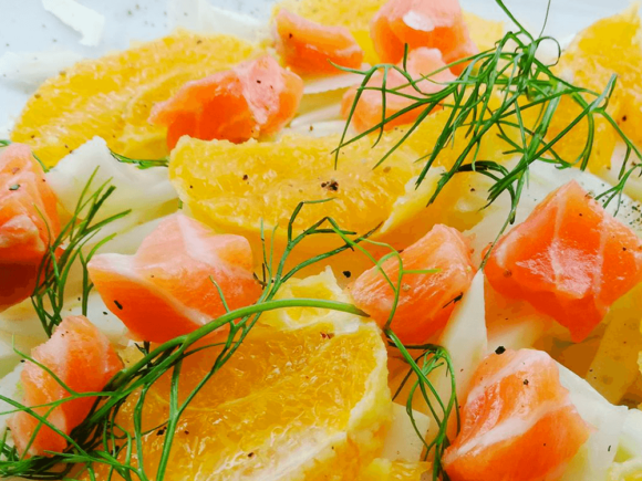 Fiore di salmone e arance